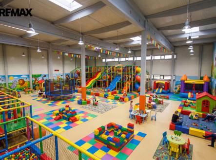dětský zábavní park | Pronájem - obchodní prostor, 1 800 m²