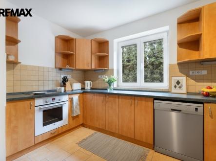 2.jpeg | Prodej - nájemní dům, 221 m²