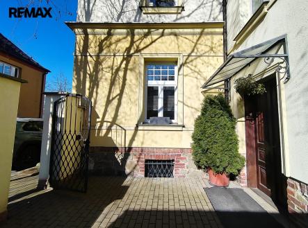 Okno z ložnice | Prodej bytu, 3+1, 92 m²