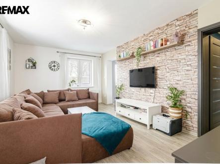 odstra-mi-osobn-vci-kter-jsou-pod-stolem-ot8b7sm7e068nt9z5az5.jpg | Prodej bytu, 3+1, 74 m²