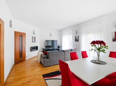 . | Prodej - dům/vila, 203 m²