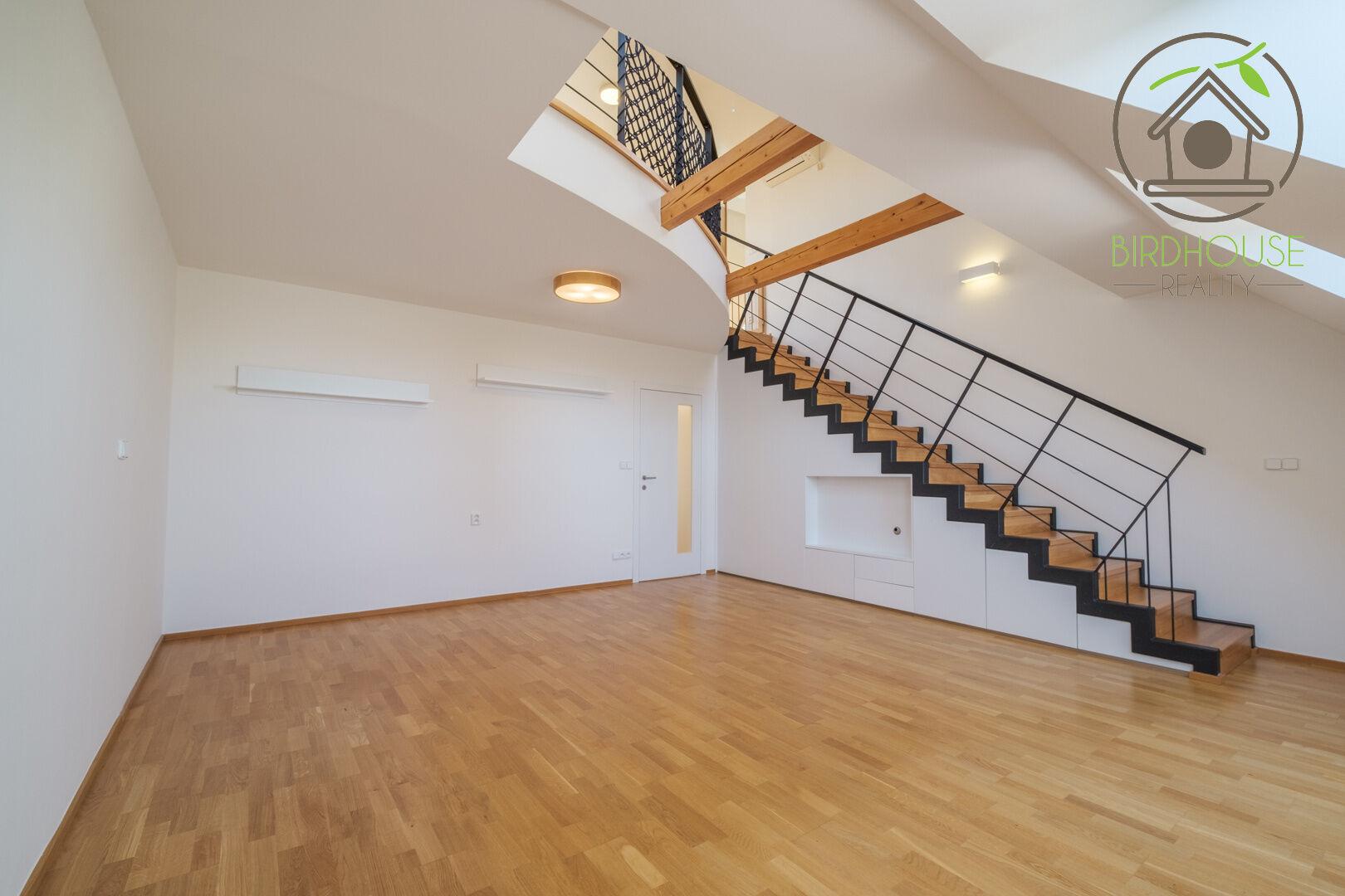 Prodej mezonetového bytu 3+1 116,59 m2 - Praha 6 Suchdol