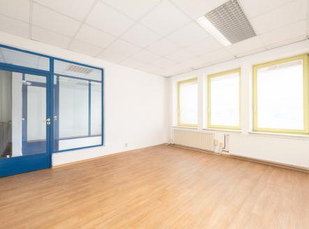 Pronájem - kanceláře, 179 m²