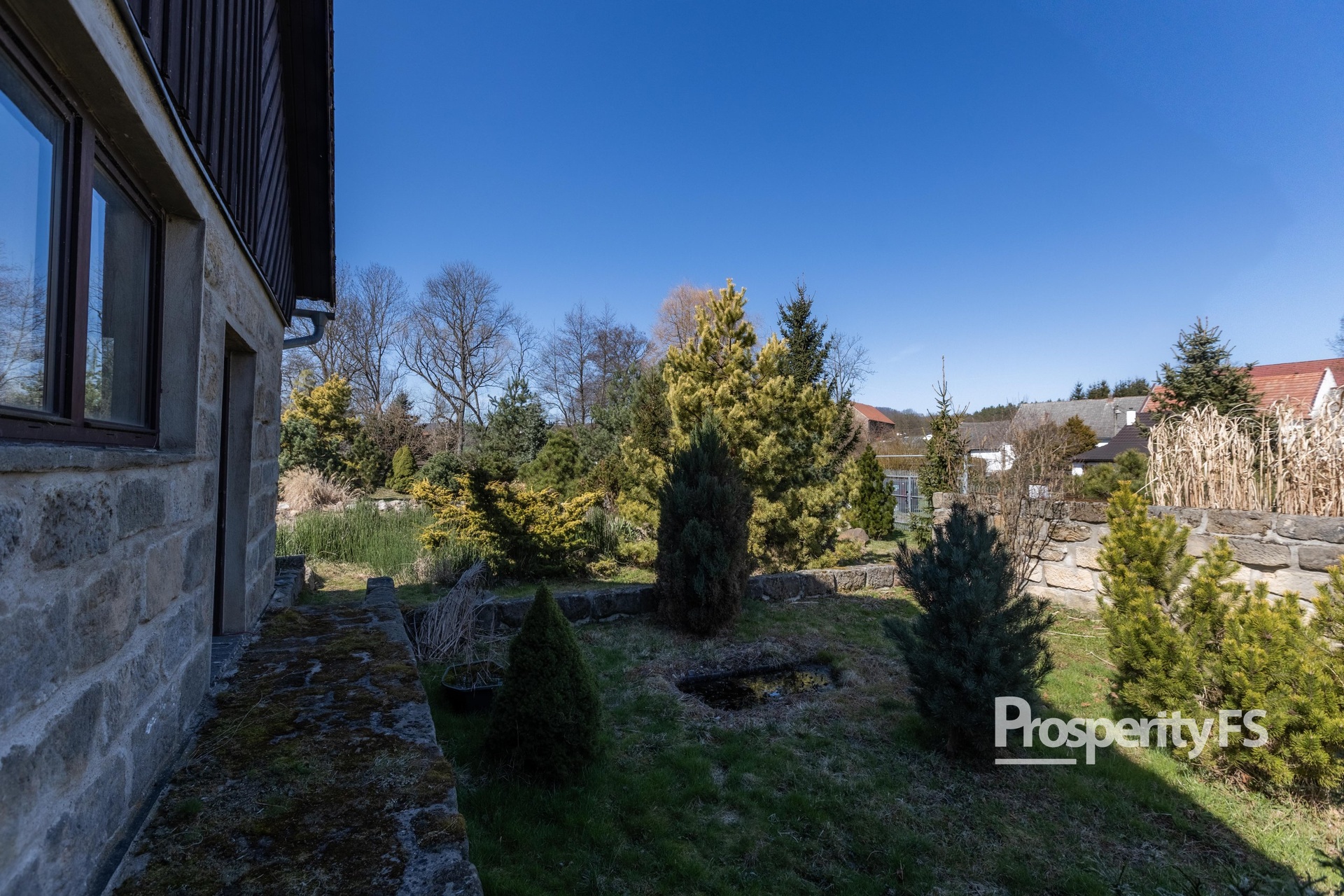 EOSR0223-HDR