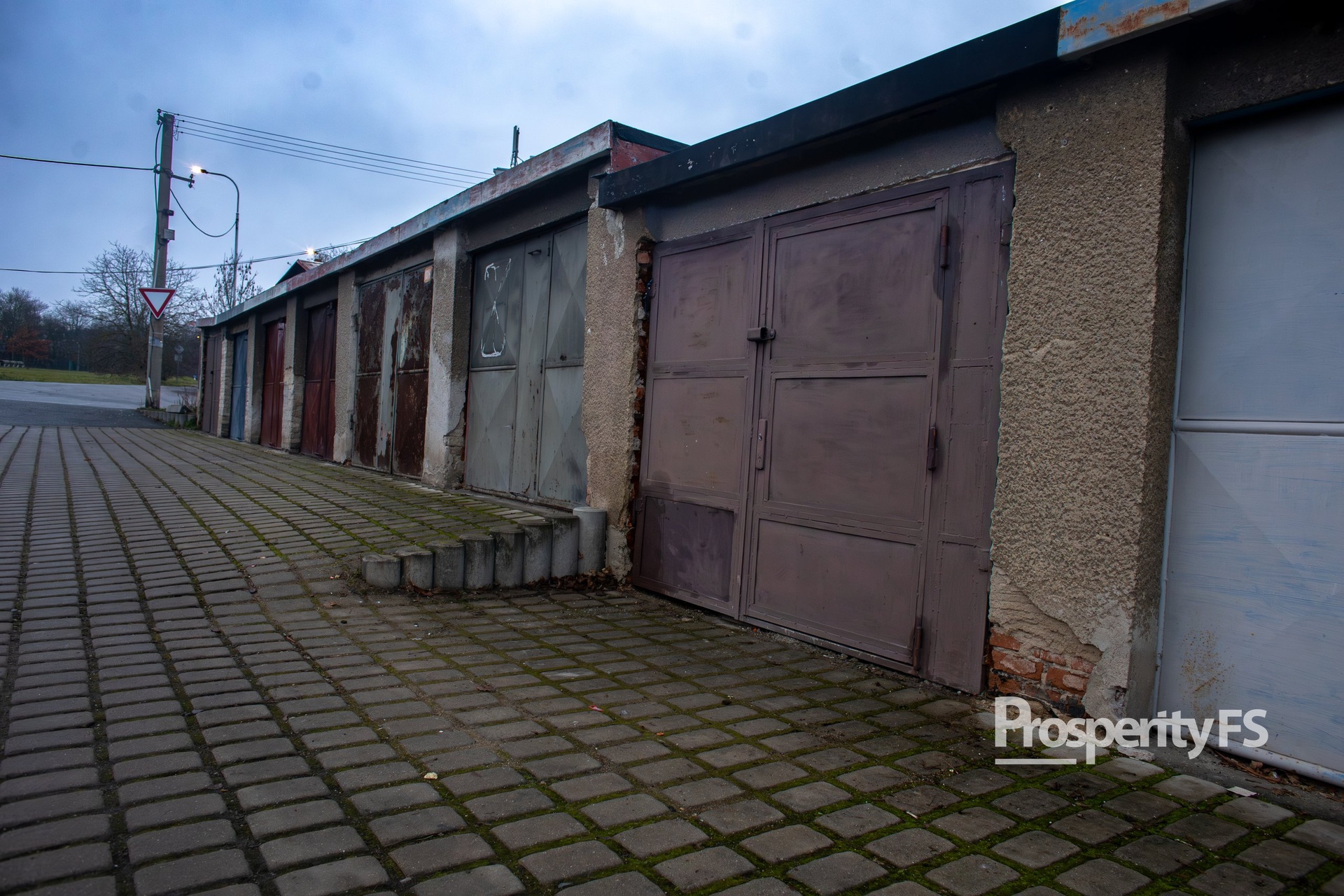 Prodej garáže 20 m² v osobním vlastnictví – Kladno, Kročehlavy