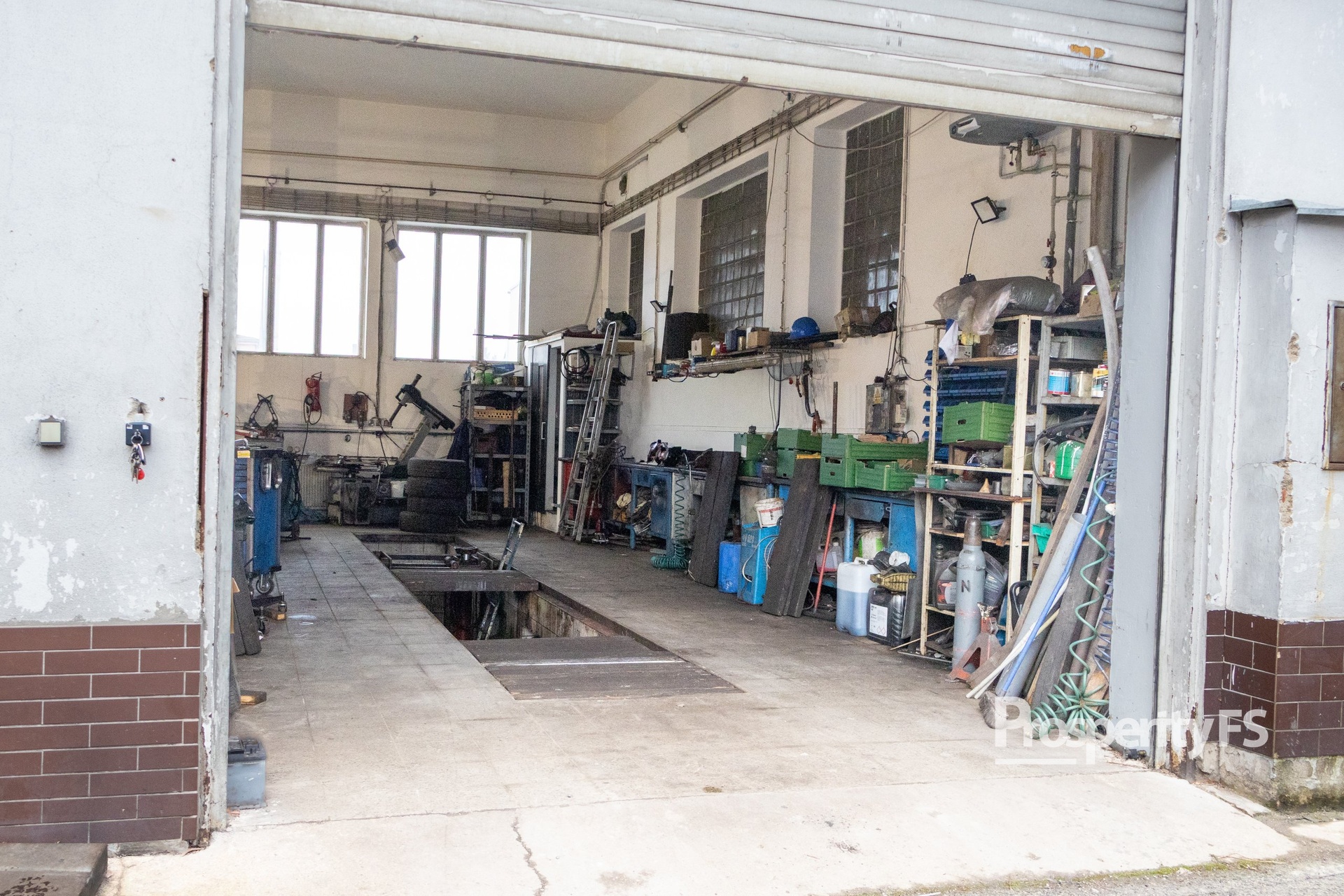 Pronájem skladu / plně vybavené dílny 50 m² s 400V elektřinou – Kladno, Rozdělov