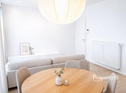 Obývací pokoj pohled 2. | Pronájem bytu, 2+kk, 53 m²