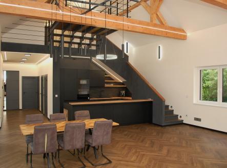 Místo s nádechem ladovské idyly, kde zapomenete na shon okolního světa. | Prodej - dům/vila, 236 m²