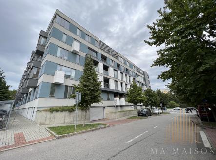 IMG_2485 | Pronájem - malý objekt/garáž