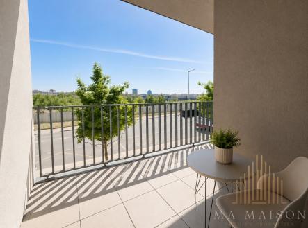C08_a_bright_modern_apartment_balcony_terrace_scene_i | Pronájem bytu, 2+kk, 38 m²