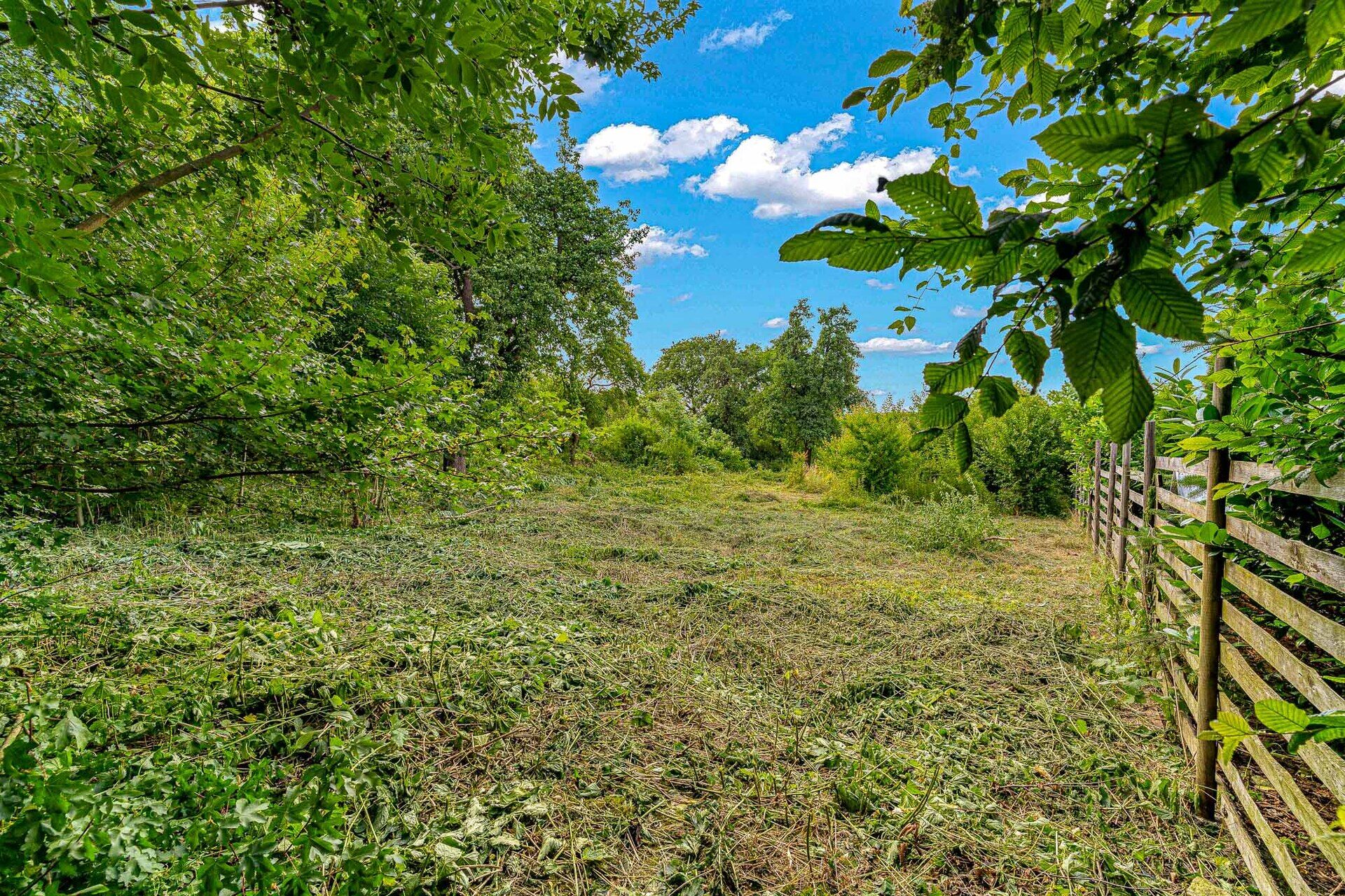 Prodej stavebního pozemku 1 042 m², Nelahozeves