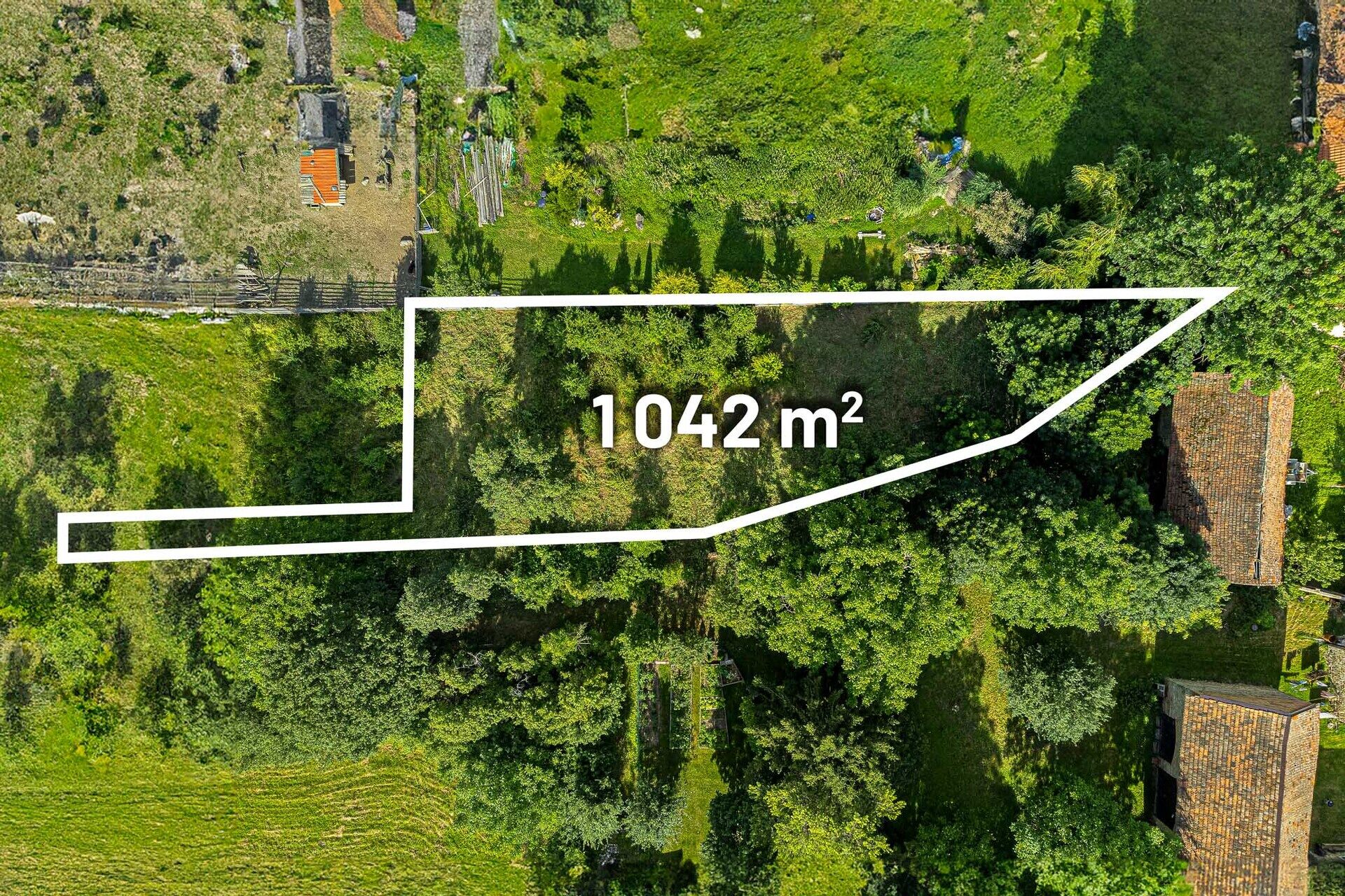 Prodej stavebního pozemku 1 042 m², Nelahozeves