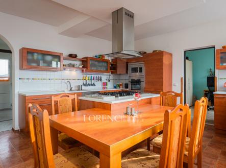 7IV08018 | Prodej - dům/vila, 327 m²