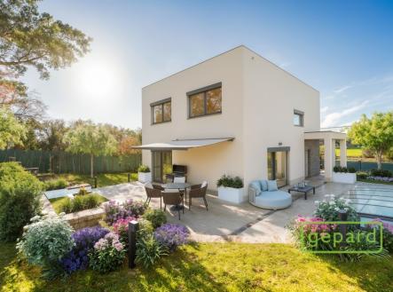 gaapar-rd-mn-aek-pod-brdy-terasa-04-12-25-b.jpg | Prodej - dům/vila, 200 m²