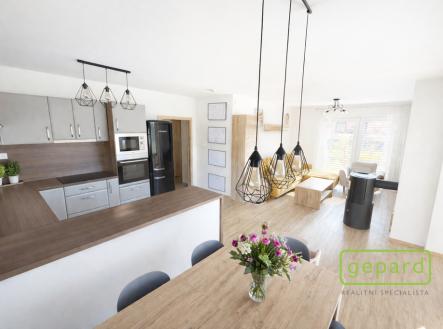 rd-bystrice-kuchyn-s-obyvakem.png | Pronájem - dům/vila, 150 m²