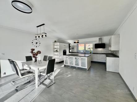 foto: 1 | Prodej - dům/vila, 250 m²