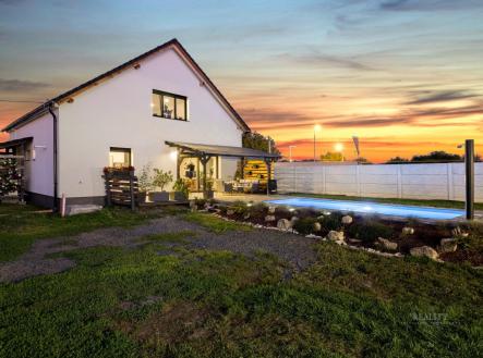 Prodej - dům/vila, 221 m²