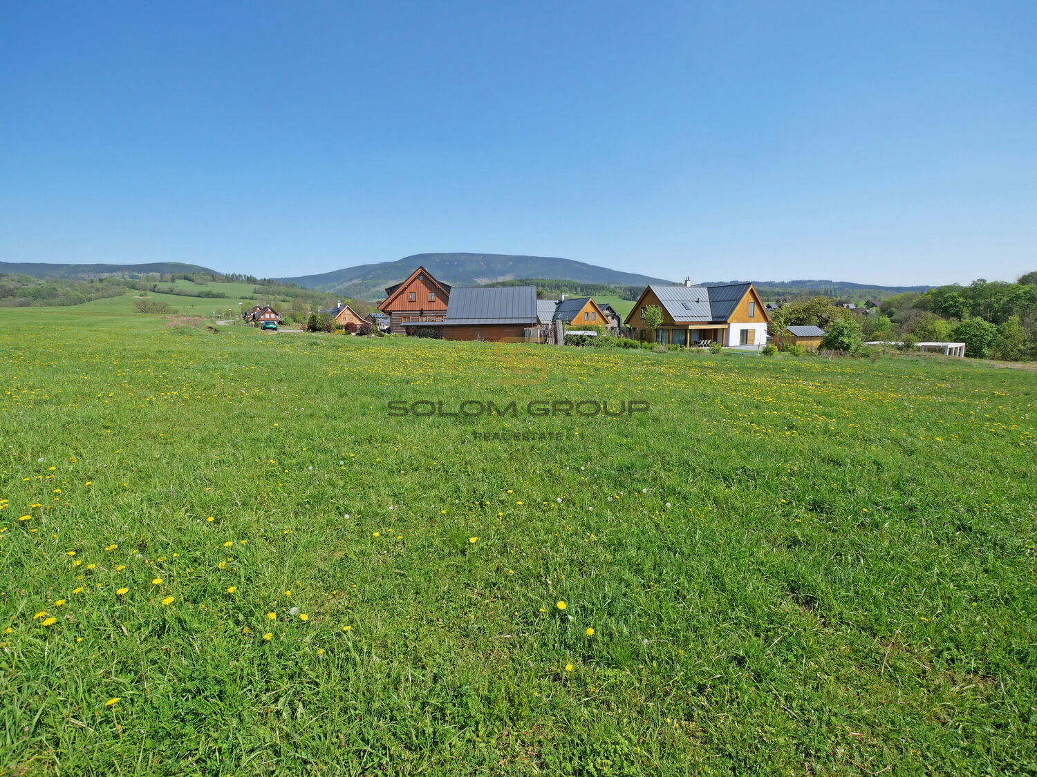 Prodej stavebního pozemku, 2.117 m2. Veškeré inženýrské sítě. Čistá v Krkonoších.