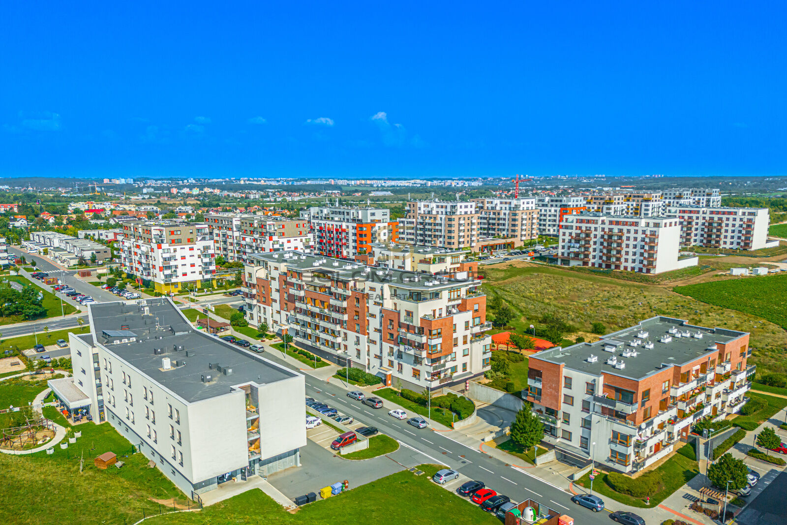 Prodej nového  bytu 2+kk/Balkon + komora v bytě, 62,1 m2. Parkovací stání + sklep. Novostavba.