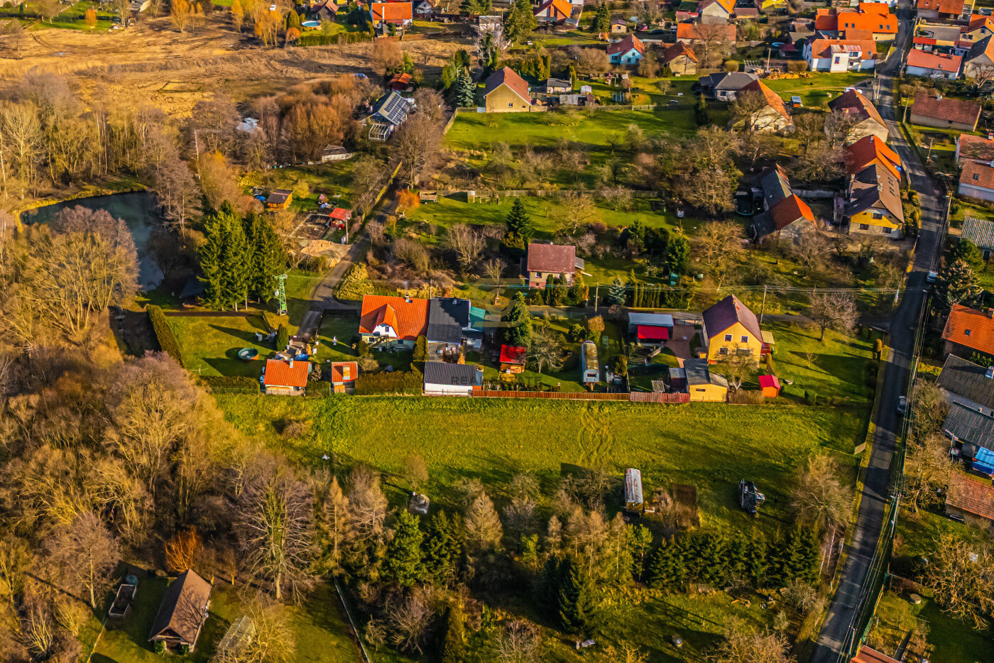 Prodej stavebního pozemku o výměře 4.472 m². Běštín, Hostomice, okr. Beroun. Volné ihned.