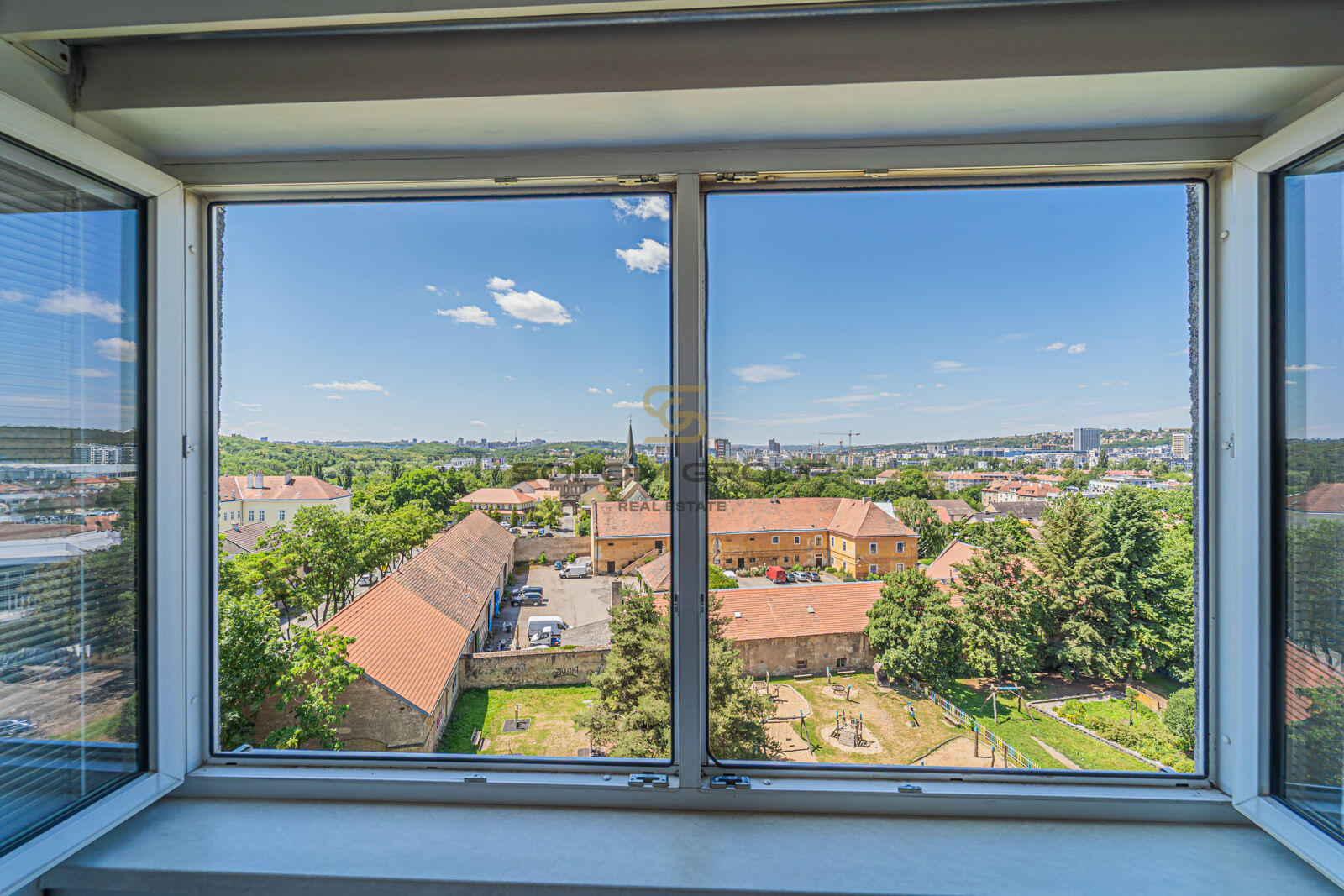 Prodej bytu 1+kk, 30  m², po částečné rekonstrukci, Praha - Hloubětín