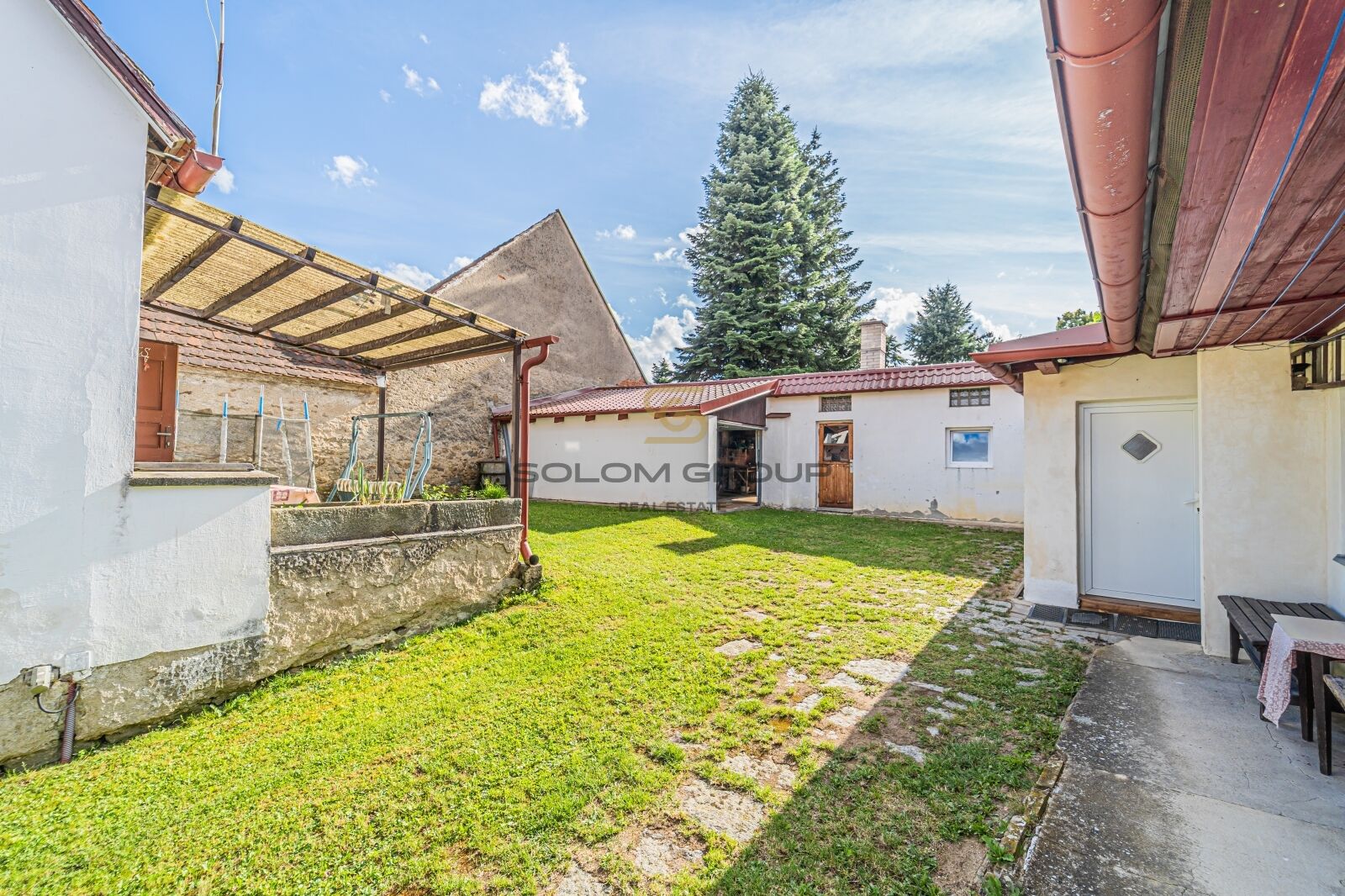 Prodej rekreačního domu 3+kk + dům pro hosty + garáž + bazén + pozemek o výměře 1.195 m². Velký Bor.