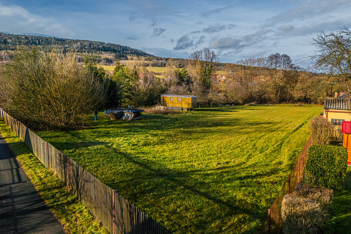 Prodej stavebního pozemku o výměře 4.472 m² Běštín, Hostomice, okr. Beroun