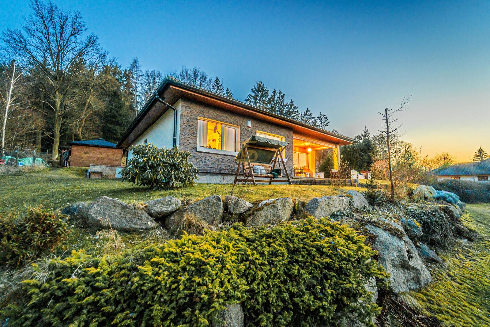 Prodej rodinného domu 4+kk, 155 m² s přilehlým lesem a pozemkem 1713 m², Rabyně - Benešov