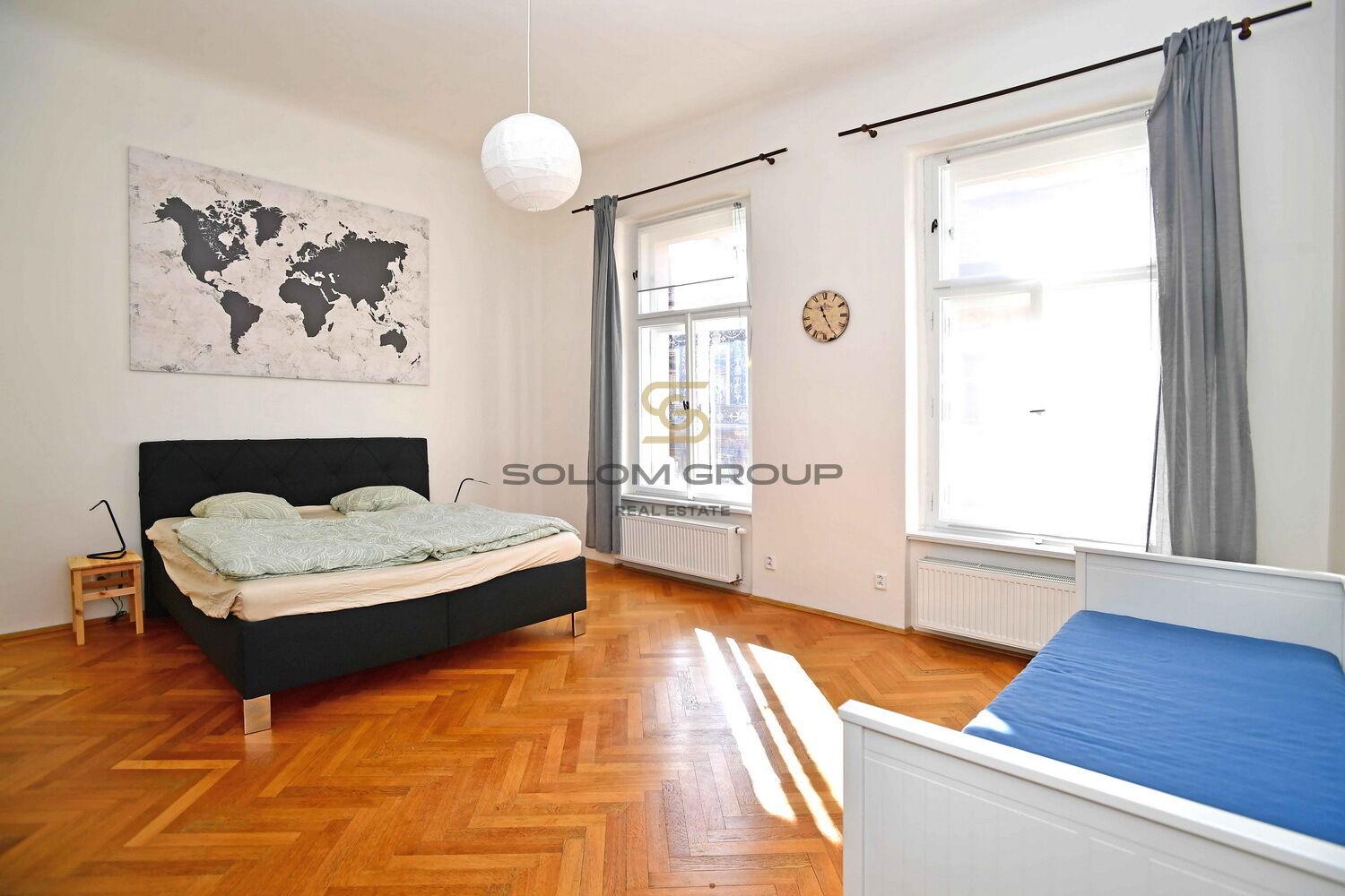 Pronájem bytu 2+kk, 60 m2, po úpravách, Smíchov, cihlový dům