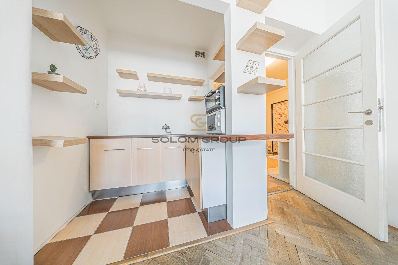 Prodej bytu 1+kk + sklep, 45 m², Smíchov, OV