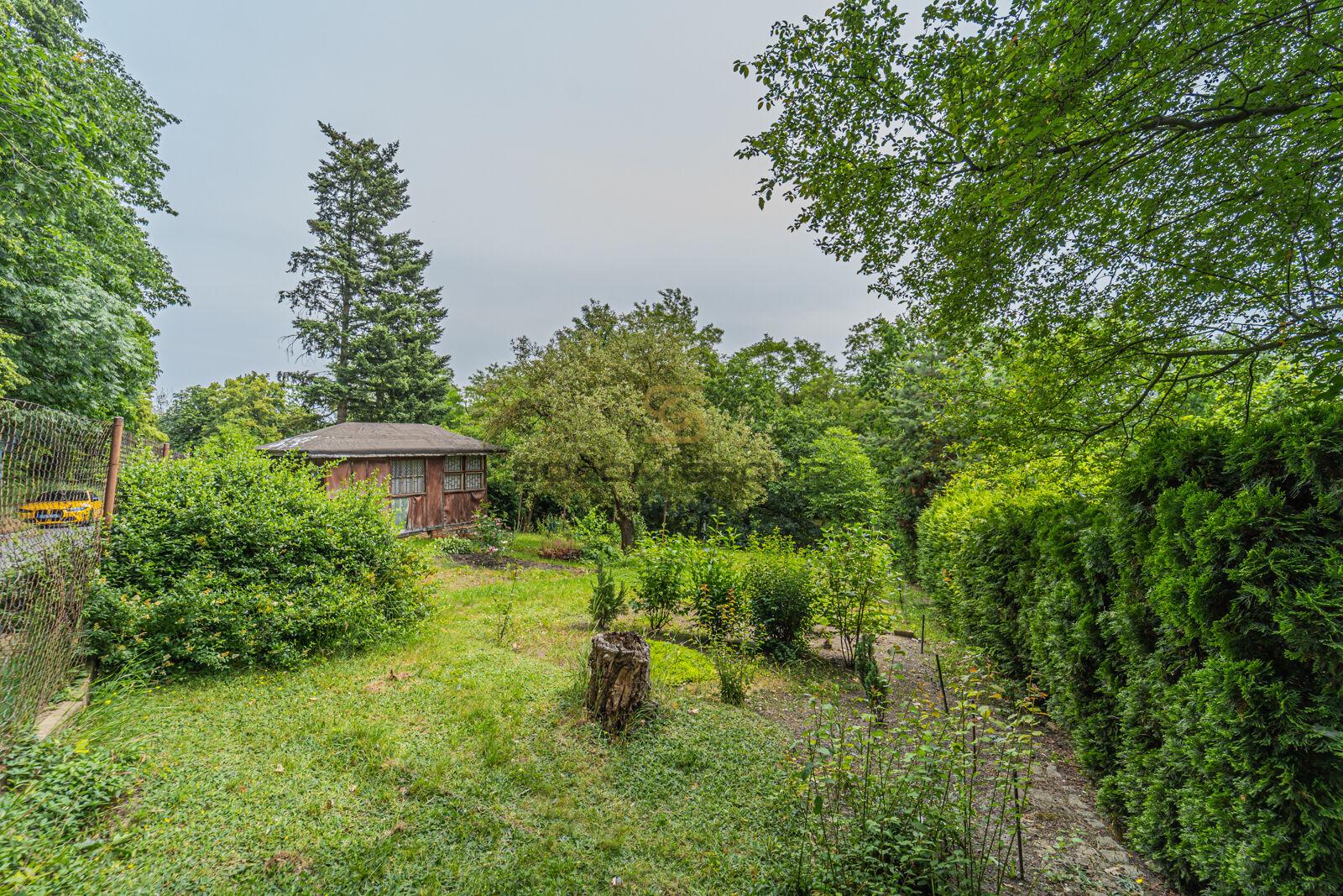 Prodej rohového pozemku o výměře 431 m², Hrdlořezy