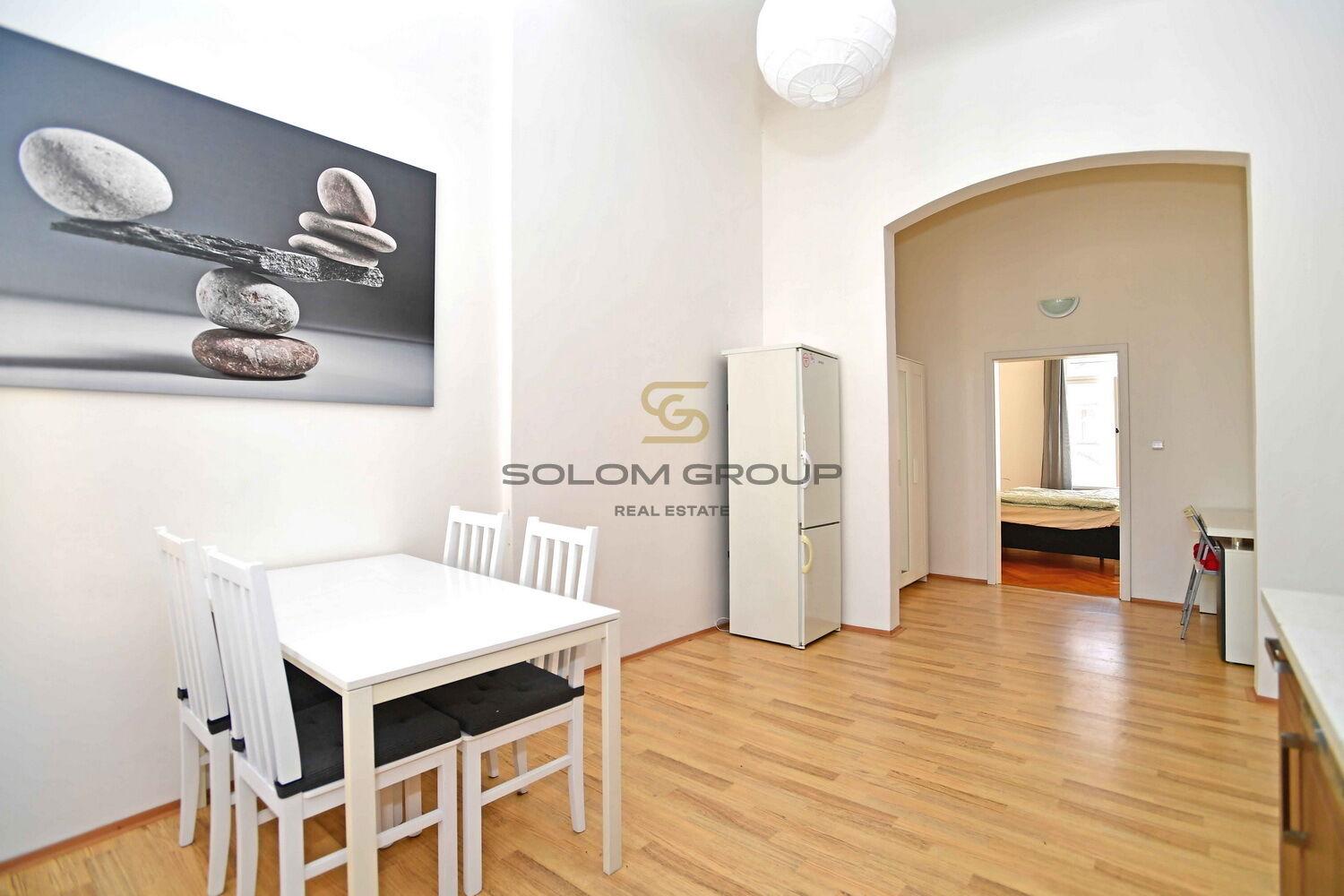 Pronájem bytu 2+kk, 60 m2, po úpravách, Smíchov, cihlový dům