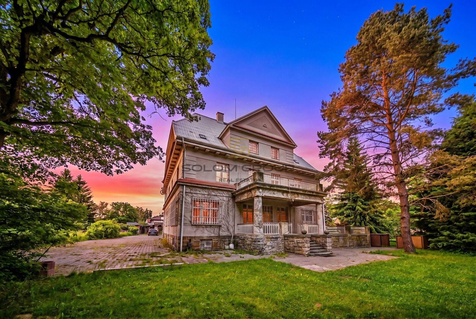 Historická vila po rekonstrukci, 1105 m², pozemek 6 681 m², Hostinné - Podkrkonoší