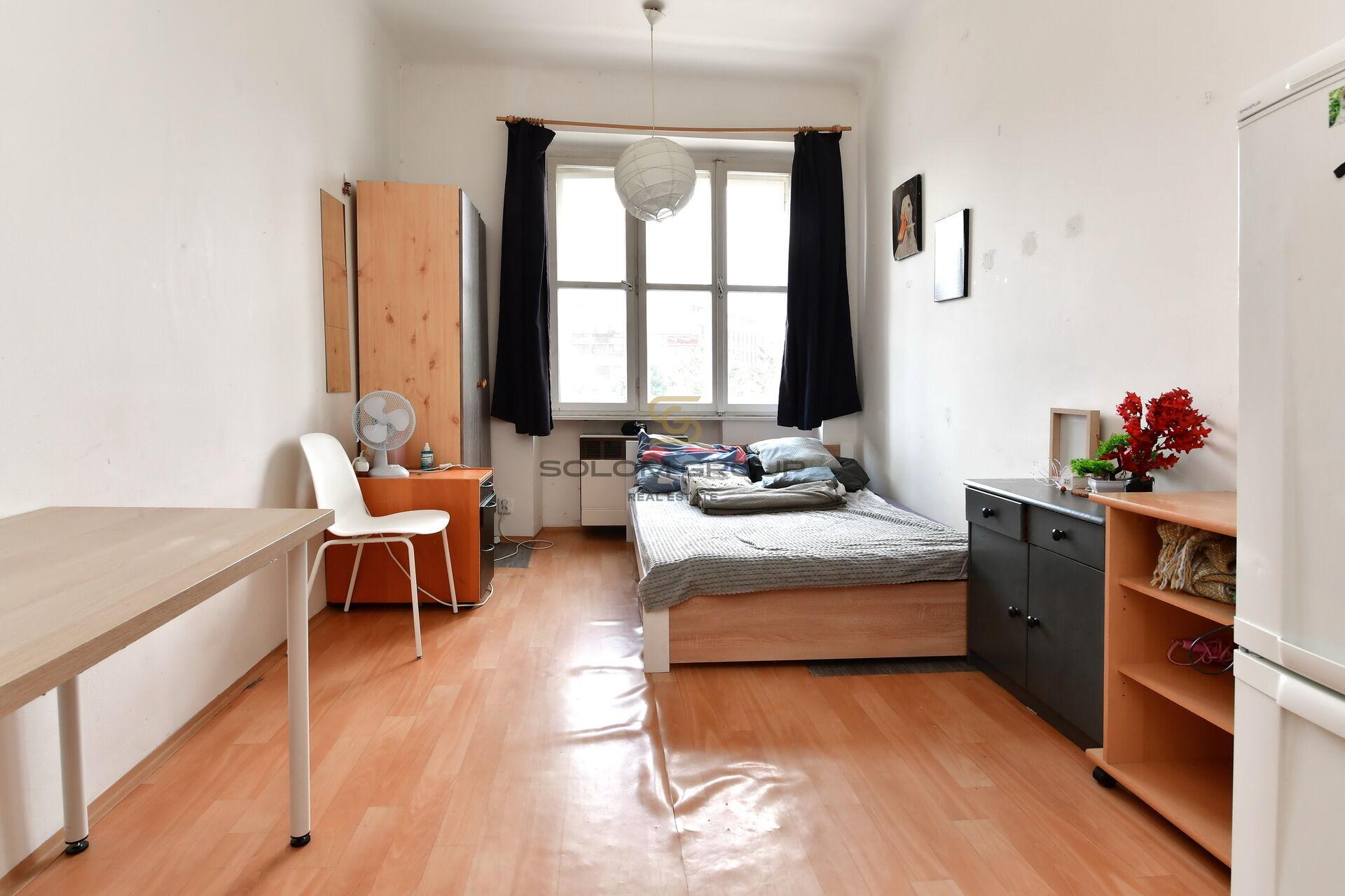 Pronájem bytu 1+kk, 28 m², 1. patro, cihlový dům, Nusle