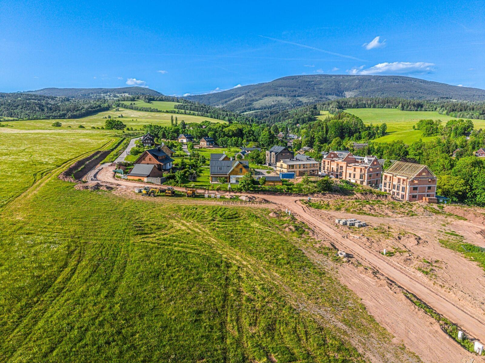 Prodej stavebního pozemku, 2.117 m², veškeré inženýrské sítě, Krkonoše