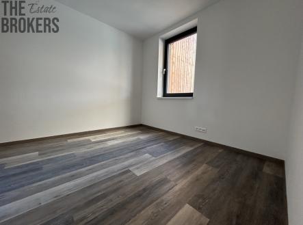 pokoj-dole-1.jpeg | Prodej - dům/vila, 141 m²
