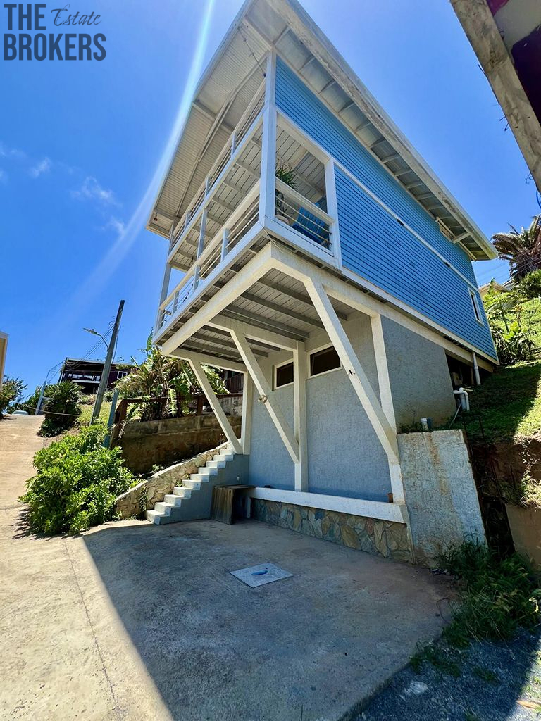 Blue House Czech Village, Roatan