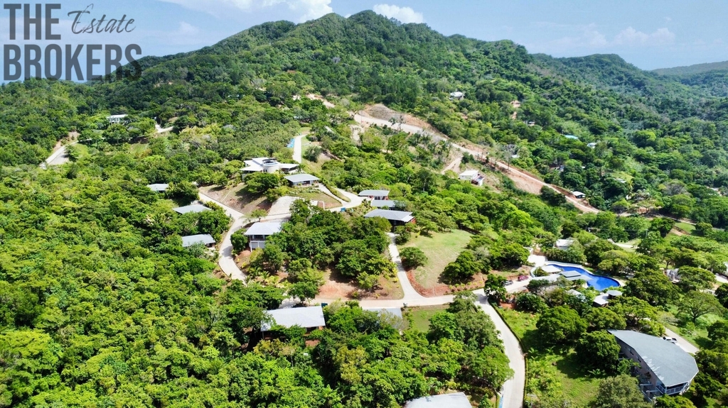 2BD&2BT Wooden Bungalow Diamond Hill Resort, Roatan