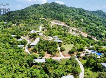 2BD&2BT Wooden Bungalow Diamond Hill Resort, Roatan | Prodej bytu, 3+kk, 405 m²