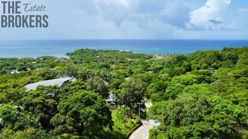 2BD&2BT Wooden Bungalow Diamond Hill Resort, Roatan