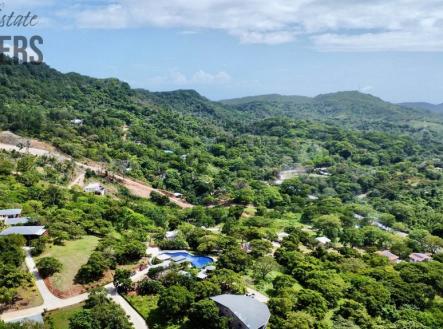 2BD&2BT Wooden Bungalow Diamond Hill Resort, Roatan | Prodej bytu, 3+kk, 405 m²