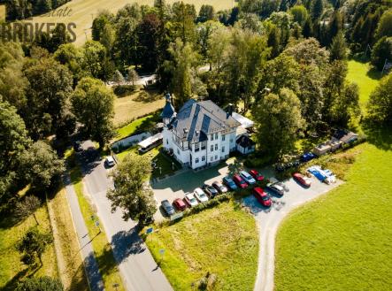 vrbno-dron-parkoviste.jpeg | Prodej - hotel, 722 m²