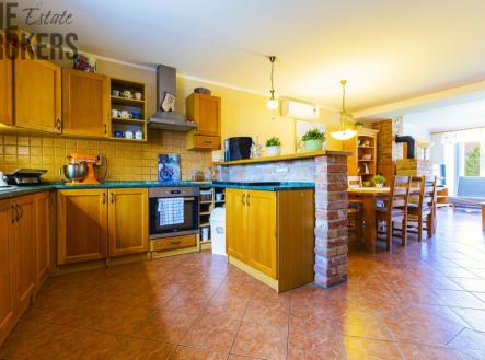 morava-rodinny-dum-57.dum-k-rekonstrukci-dum-ihned-k-bydleni-dum-s-garazi-dum-s-bazenem-dum-na-venkove-dum-u-brna-dum-u-prahy.jpg | Prodej - dům/vila, 142 m²