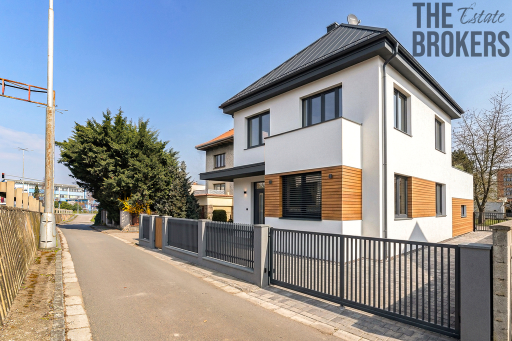 prodej-rodinny-dum-hradec-kralove-exterier-visualizace-2-1.jpg