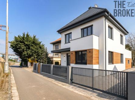 prodej-rodinny-dum-hradec-kralove-exterier-visualizace-2-1.jpg | Prodej - dům/vila, 130 m²
