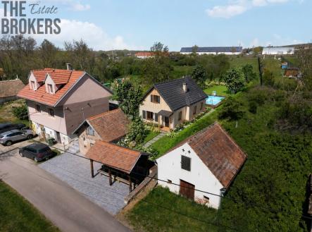 6f466d69819a3b5d7886b4a64b33855eb76f54e65480a10216af1a222a759235.jpg | Prodej - malý objekt/garáž