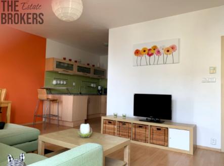Obývací pokoj a kuchyňský kout | Pronájem bytu, 2+kk, 61 m²