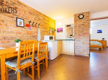 7d9bfde188ce2166d1e57ed0c25c50bbd5b42914e6a766263e27cb9459a2dbe1.jpg | Prodej - hotel, 157 m²