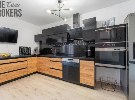 prodej-rodinneho-domu-vystkov-udrzovana-zahrada-bazen-32.jpg | Prodej - dům/vila, 186 m²