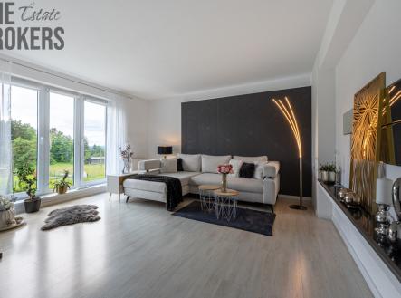 prodej-rodinneho-domu-vystkov-udrzovana-zahrada-bazen-14.jpg | Prodej - dům/vila, 186 m²